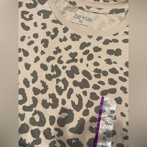NWT - Zoe + LIV top size XL